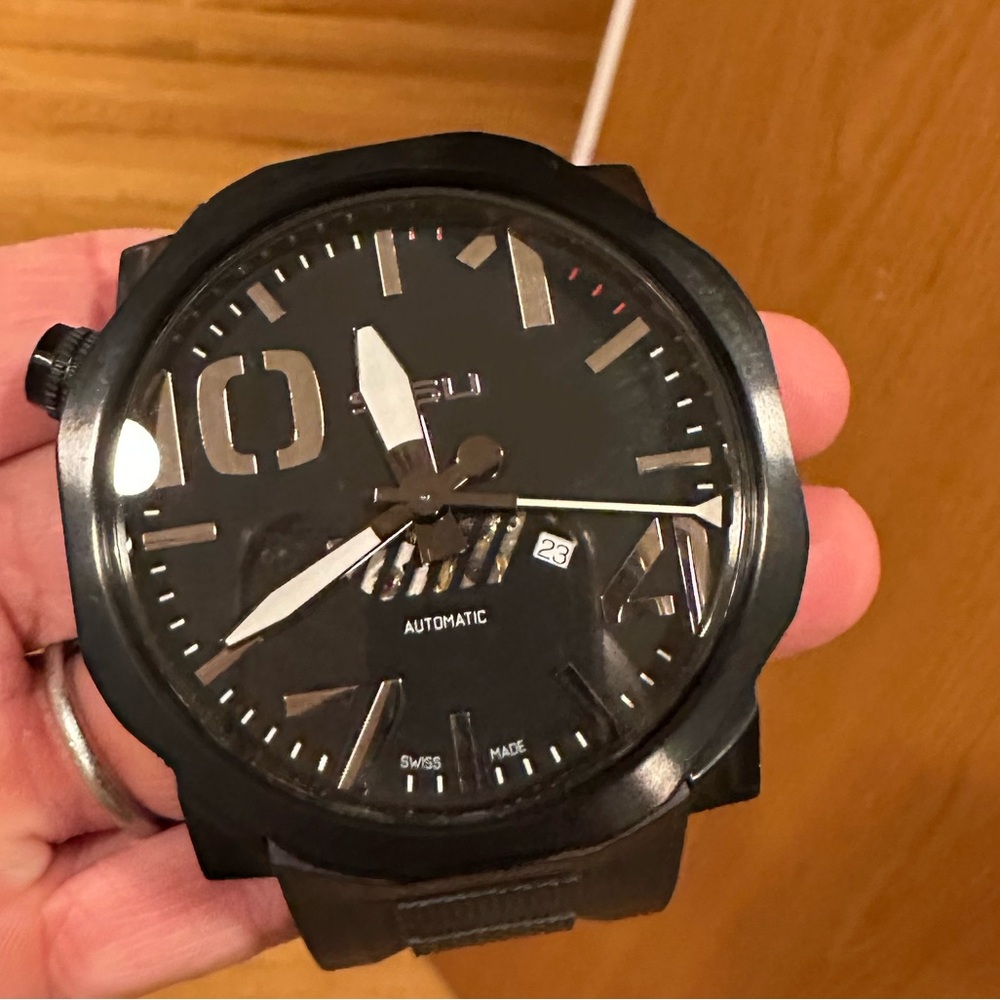 SISU BRAVADO A1 - Ltd Edition Watch - no 88/100- unworn- no box